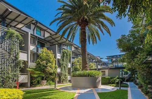 Teneriffe Apartamento | Bohemian Luxe, Teneriffe. Where quiet comfort and vibrant city living meet.