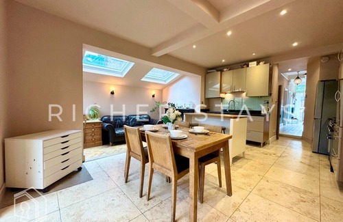North Kensington Apartamento | Bohemian Notting Hill Apt | Garden & Amenities