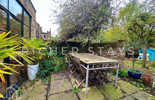 North Kensington Apartamento | Bohemian Notting Hill Apt | Garden & Amenities