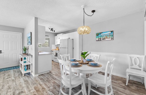 New Smyrna Beach Condominio | Bohemian Sunrise - Pool, Fishing, BBQ - South NSB, Quiet - No-drive Beach