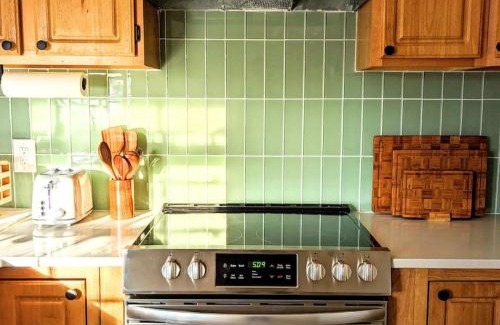 Wade Hampton Apartamento | Bohemian Tiny Home - Walk to Starbucks