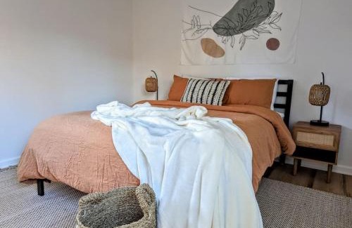 Wade Hampton Apartamento | Bohemian Tiny Home - Walk to Starbucks