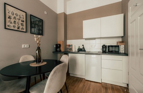 Zentrum-Ost Apartamento | *Boho* 2-room apartment with eat-in kitchen and balcony - Luga Homes - Townhouse