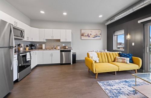 Downtown Des Moines Apartamento | Boho 2B1B w/Wi-Fi, Balcony Views, Coffee + Parking