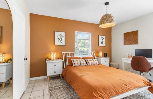 Miami Shores Casa | Boho 3br Miami Retreat Firepit & Outdoor Bar