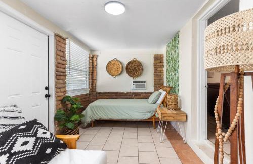 Miami Shores Casa | Boho 3br Miami Retreat Firepit & Outdoor Bar