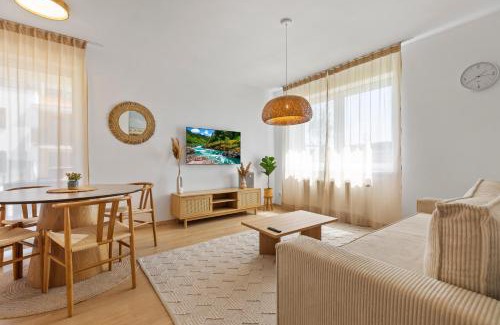 Modra Apartamento | Boho Apt w Jacuzzi, Grill & Garden