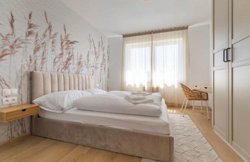 Modra Apartamento | Boho Apt w Jacuzzi, Grill & Garden