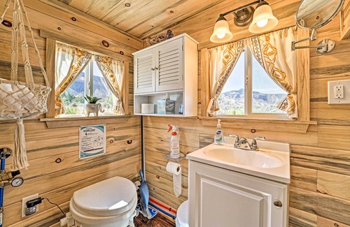 Cortez Apartamento | 'Boho Bliss' Tiny Home w/ Fireplace, Fire Pit