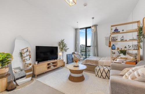 Sharjah Apartamento | Boho Bloom Studio Apartment by JK