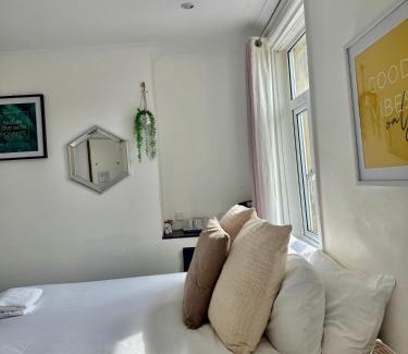 Kemptown Hotel | BoHo BreeZe Rooms