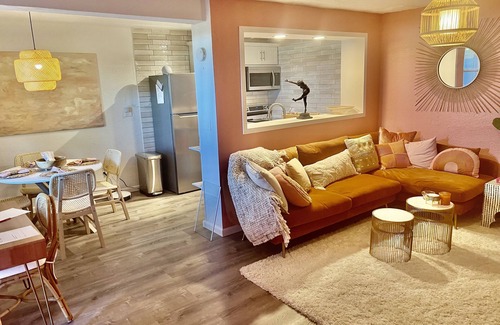 Estate Saint John Apartamento | Boho Bungalow- fun stylish apartment close to everything