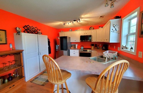 Carteret County Casa | Boho Burrow - Pet Friendly Mainland Coastal Retreat
