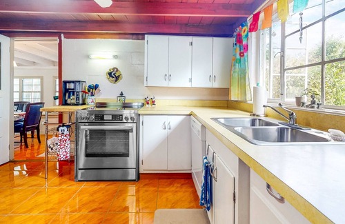 Nalcrest Cabaña | Boho-chic cottage with direct lake access, amazing views - dog-friendly