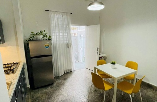 Hato Rey Central Apartamento | Boho chic & cozy apartment near Hato Rey Banking area with solar panels.