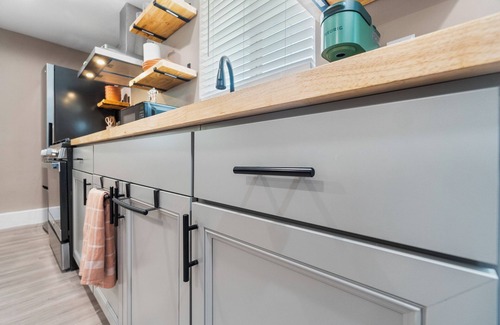 Visalia Apartamento | Boho Chic - DT Visalia/W Modern Art Flair