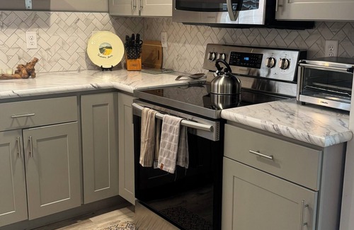 West Ocean City Cabaña | Boho chic modern 1-bedroom cottage with AC, WiFi in the heart of West Ocean City
