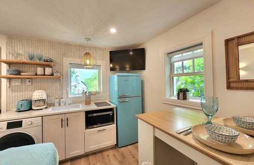 Quartier 5-4 Apartamento | Boho Chic Tiny House Hot Tub EV Charger & Parking