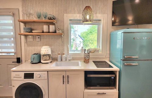 Quartier 5-4 Apartamento | Boho Chic Tiny House Hot Tub EV Charger & Parking