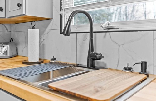 South Burlington Apartamento | Boho Chic Work Escape - 2-Bedroom, Close to Burlington/Airport