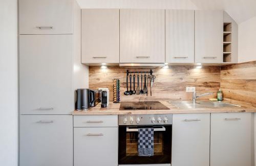 Graz City Centre Apartamento | Boho Design Studio - Historic City Center with Free Parking & AirCon by HERO HOMES