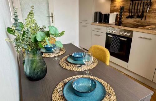 Graz City Centre Apartamento | Boho Design Studio - Historic City Center with Free Parking & AirCon by HERO HOMES