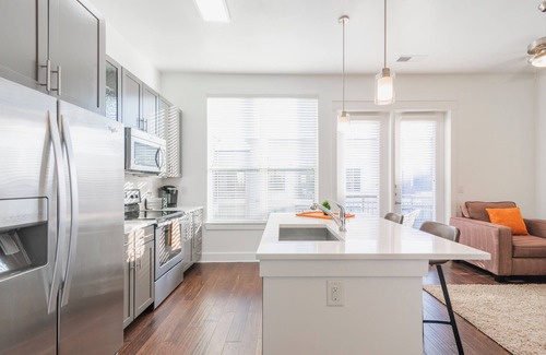 Barclay Downs Condominio | BoHo Flat in Stylish SouthPark Charlotte~King Bed~Long Term Welcome