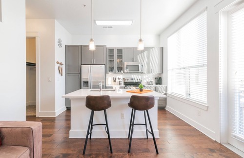 Barclay Downs Condominio | BoHo Flat in Stylish SouthPark Charlotte~King Bed~Long Term Welcome