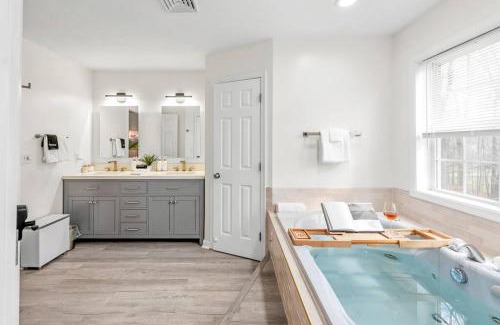 Pocono Lake Casa | Boho Haven Hideaway - Walk to Pool,Theater,Arcades, Firepit, Lake Access