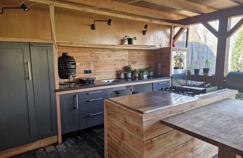 Portengen Otro | Farmhouse Sauna, Jacuzzi, BBQ Grill & Garden, sleeps 24