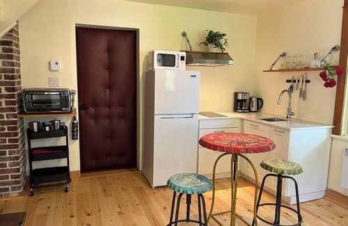 Wakefield Apartamento | Boho Loft in Downtown Wakefield