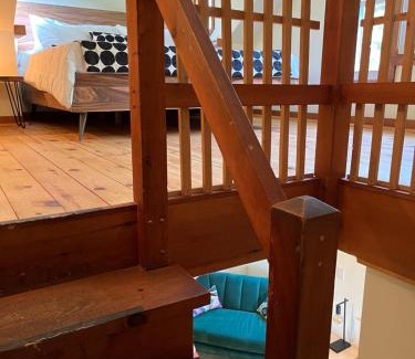 Wakefield Apartamento | Boho Loft in Downtown Wakefield