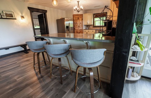 Dahlonega Casa | Boho Mountain Escape - Mountain Views/River Front/Hot Tub!