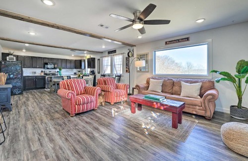 Mountain Home Casa | Boho Mountain Home Escape, Walk to Marina!