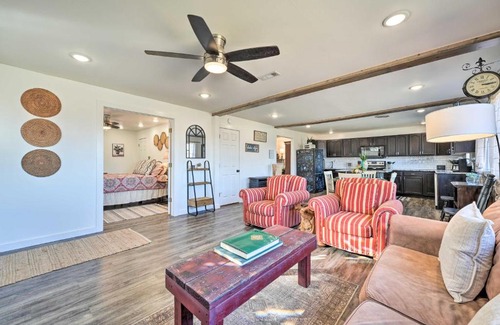 Mountain Home Casa | Boho Mountain Home Escape, Walk to Marina!