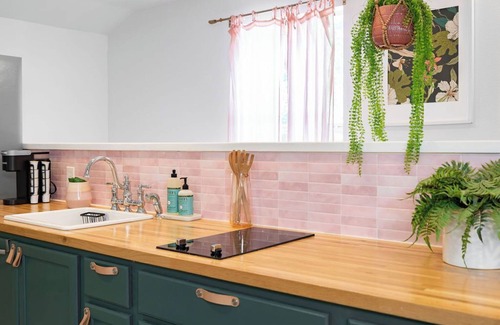 McNeil Casa | Boho Retreat w/Large Patio-15 min to Q2 Stadium & Domain