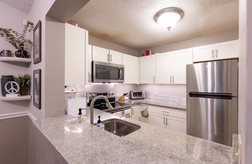 Palm Valley Casa | Boho-Style 2 Bed 2 Bath - 5 Mins From The Beach - Fenced In Yard - Pet Friendly