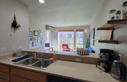 Pearl District Condominio | Boho style, bright 1 bedroom + Den in the heart of the Pearl