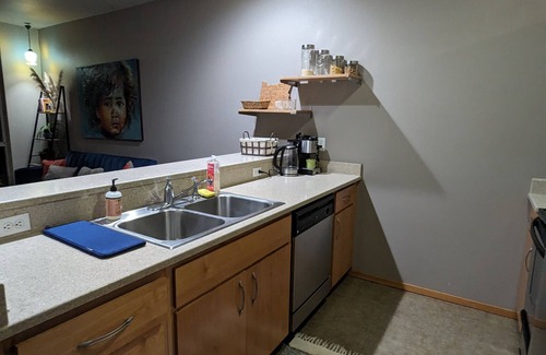 Pearl District Condominio | Boho style, bright 1 bedroom + Den in the heart of the Pearl