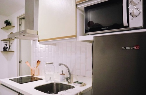 San Fernando Condominio | Boho-Themed Studio with Pool View Balcony, Netflix, Karaoke & Boardgames