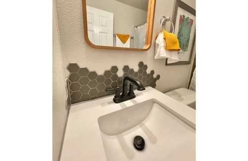 South End Casa | Boho Trails - 2 bed (1 BDRM) laundry&fenced yrd - close to great hikes