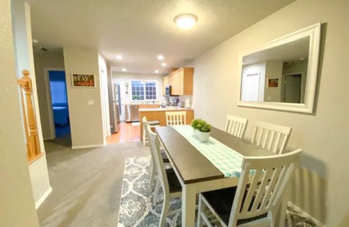 Southeast Boise Casa | Boise Avenue Getaway, Parking for 2, yard, 3BD/3B!