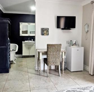 Emalahleni Casa | Bokmakierie Gastehuis Emalahleni Pty Ltd