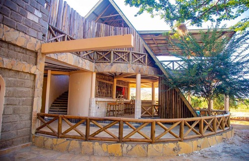 Voi Cabina | Boma Simba Lodge