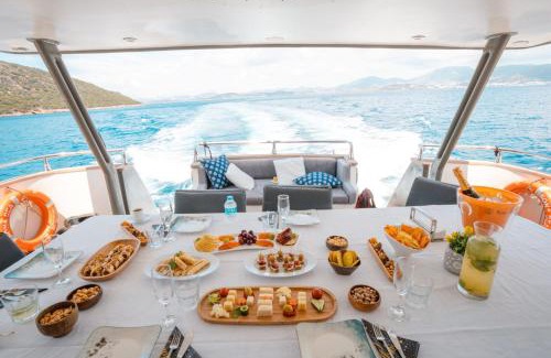 Bodrum City Center Alquiler De Eote | Bona Dea 27m Motoryacht