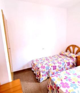 Grau i Platja Apartamento | Bonanza - 40 metros de la playa!