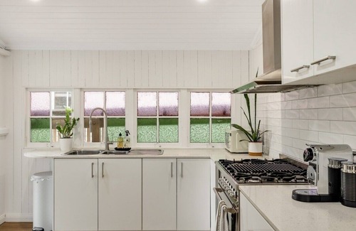 East Toowoomba Casa | Bondi Cottage on Queens Park!