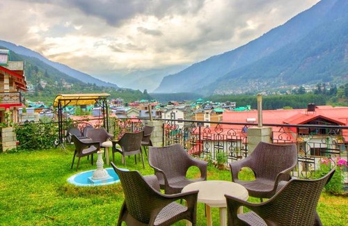 Old Manali Hotel | Bonfire Manali : Hadimba Temple