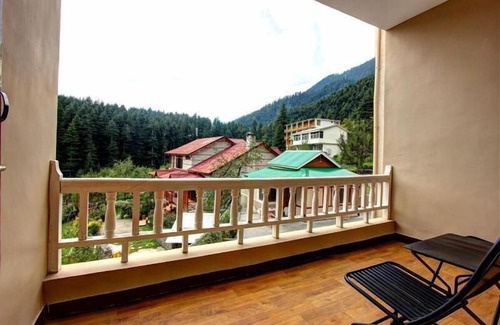 Old Manali Hotel | Bonfire Manali : Hadimba Temple