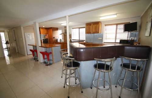 Bongaree Casa | Bongaree Beach House with Pool